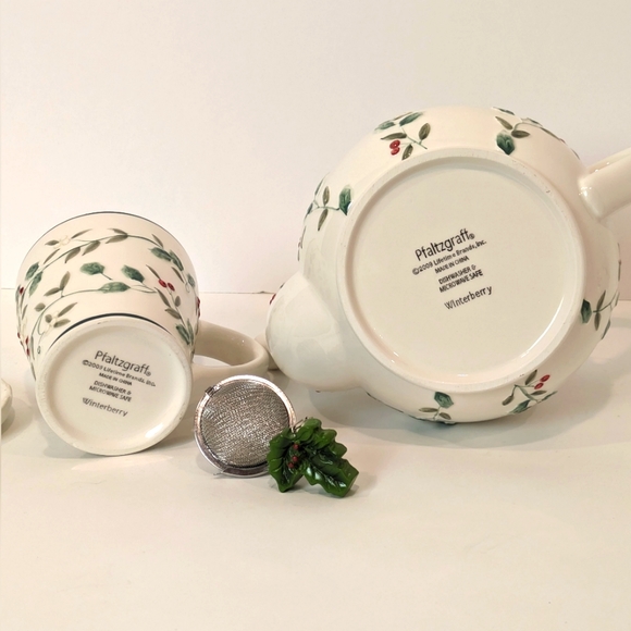 Pfaltzgraff Winterberry teapot cup saucer lid tea strainer holly berries holiday - Picture 4 of 5